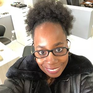 Meet your Posher, Ella